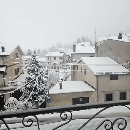 La Tana Delle Byrbe Apartmán *